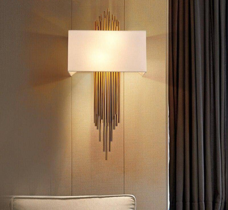 Applique Murale Design À Led Dorée Avec Abat-Jour Blanc